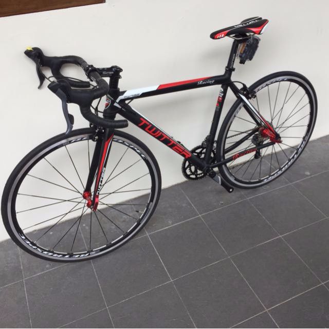 Road Bike With Shimano Claris 16-speed 