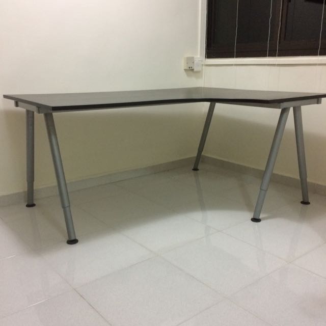 Study Table (Category: Tables & Sets) located in Singapore. Submitted by jayen1806 (Listing ID 84979284, Image 2). Description: .