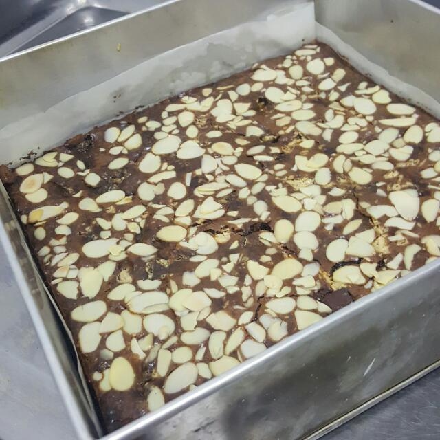 Triple Chocolate Brownies Explosion, Food & Drinks, Packaged & Instant