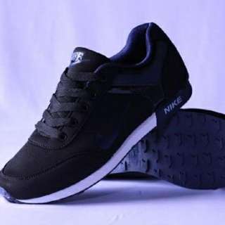 Sepatu Nike Runner
