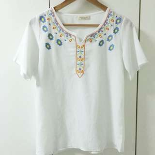 WHITE PATTERNED TOP•FREE SIZE