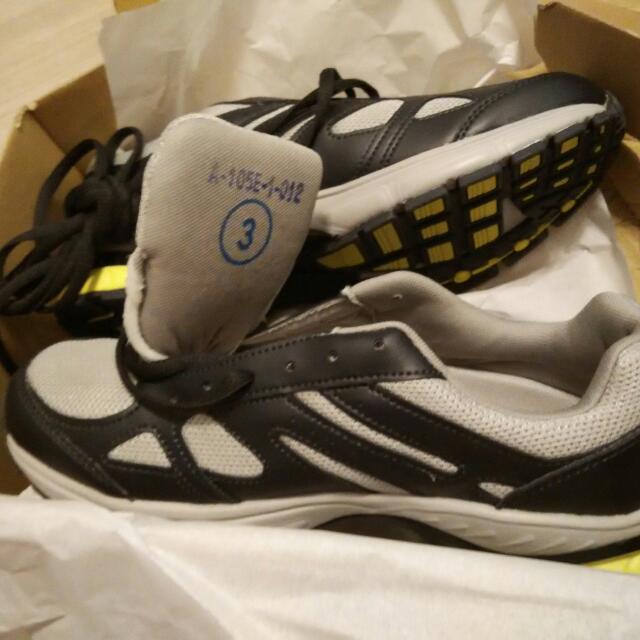 小白豹運動鞋 運動休閒 運動鞋在旋轉拍賣