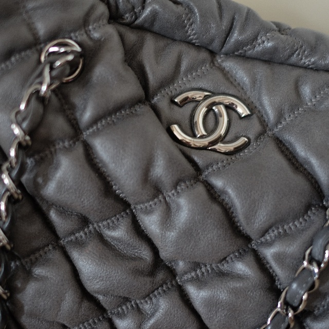 Chanel - Dark Grey Quilted Leather CC Logo Bowling Bowler - Catawiki