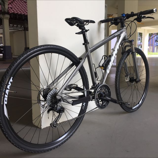 Giants Roam XR2 Hybrid Bicycle