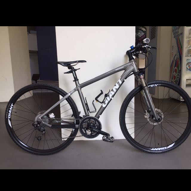 Giants Roam XR2 Hybrid Bicycle Sports Equipment Bicycles Parts