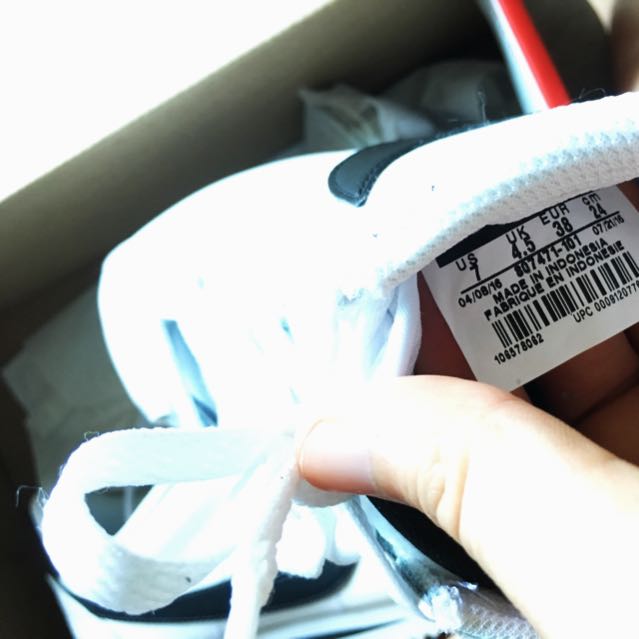nike cortez leather logo