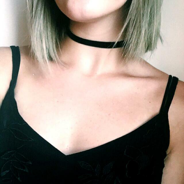 black velvet skinny choker