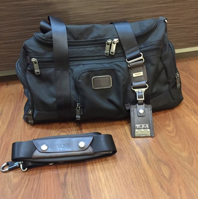 tumi maxwell gym bag