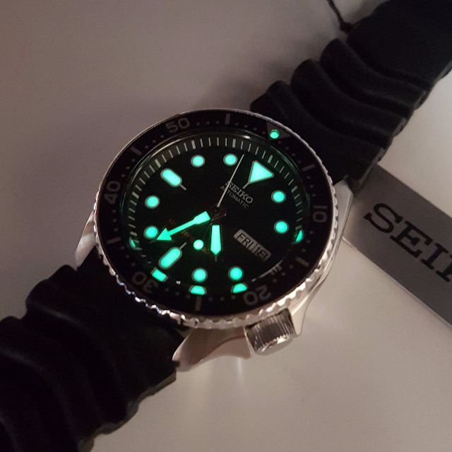 Seiko men's automatic analogue watch with rubber strap deals skx007k