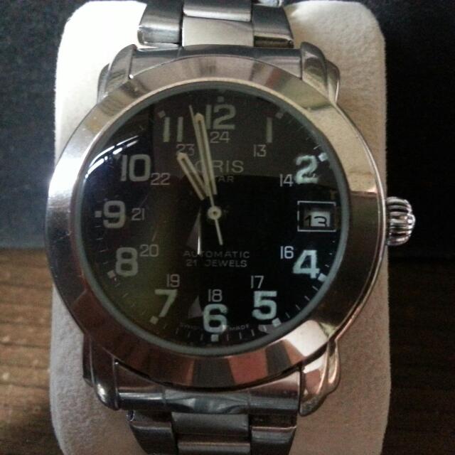 Oris Automatic (Category: Men's Watches) located in Singapore. Submitted by exco67 (Listing ID 85422110, Image 1). Description: Condition of the watch is superb with 21 jewels. And is keeping good time. The watch just came back from servicing on 13/01/17. Case measurement : 43mm WIDE WITH CROWN (39mm WITHOUT CROWN) 44mm LUG TO LUG, 13mm THICK. BRACELET CLASP IS ENGRAVED "ORIS". PICTURES ARE TO SHOW A MORE DETAILED LISTING. No box and paper. Thank