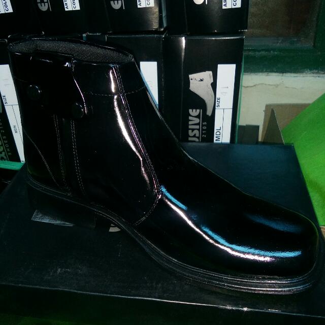 Sepatu Pdh Cowok Keren Tanpa Tali Merk Exclusive Fesyen Pria Sepatu Di Carousell