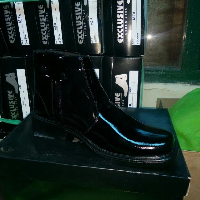 Sepatu Pdh Cowok Keren Tanpa Tali Merk Exclusive Fesyen Pria Sepatu Di Carousell