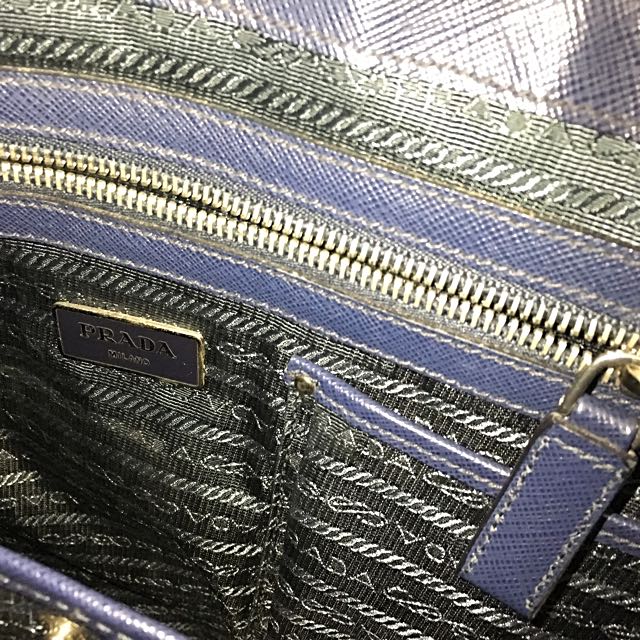 Prada （分類：手袋及銀包）位於 Hong Kong。 由 siu_sun 提交（商品編號 85641081，圖片 3）。簡介： 。