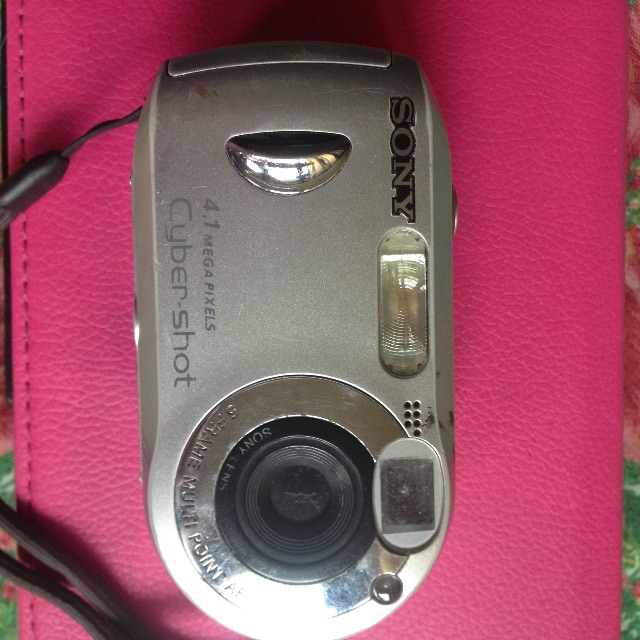Sony Cyber-shot 4.1 mega pixels (Category: Video Cameras) located in Manila. Submitted by bondea (Listing ID 85536399, Image 1). Description: .