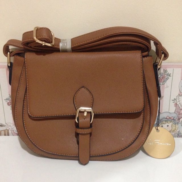 Harga tas les sales femmes sling bag