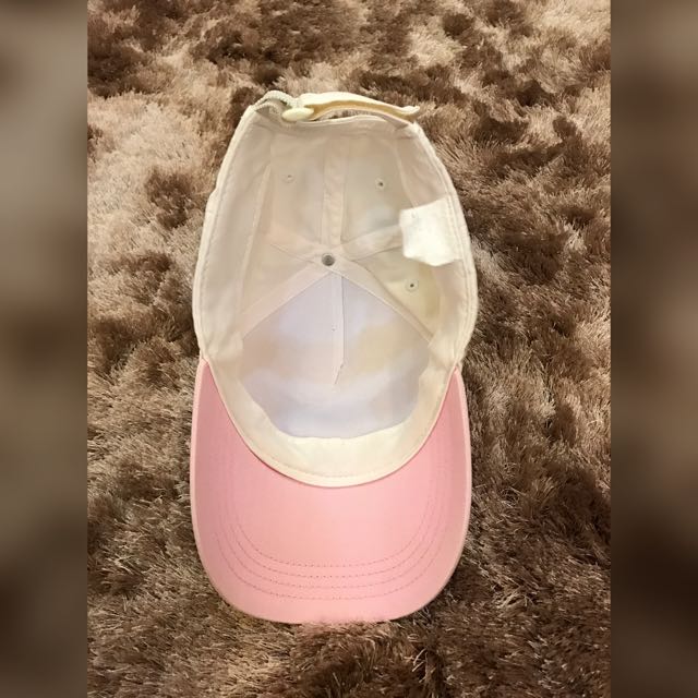 Roxy Cap (Category: Hats & Beanies) located in Kuala Lumpur. Submitted by hannah_closet (Listing ID 85733725, Image 2). Description: Still in good condition Roxy cap.