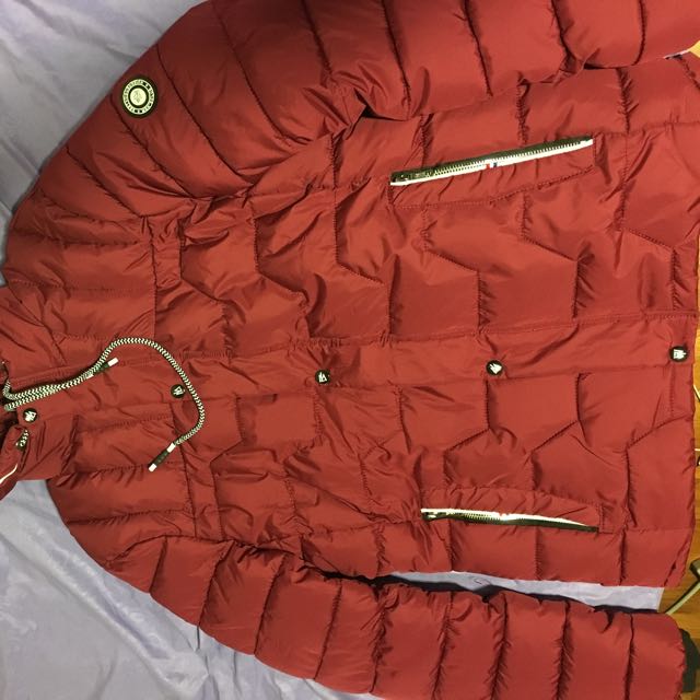 Winter Jacket (Category: Coats, Jackets and Outerwear) located in Singapore. Submitted by francisp (Listing ID 85748775, Image 2). Description: .