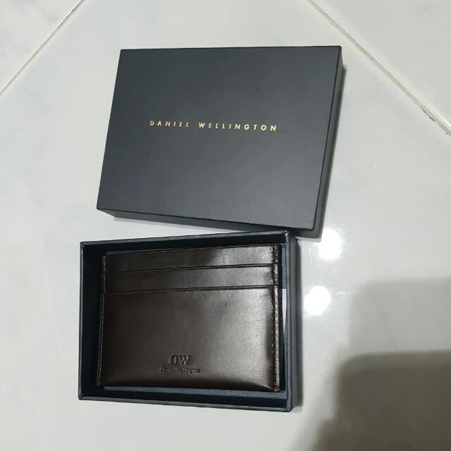 bladre Marvel Rengør rummet Daniel Wellington Leather Cardholder, Men's Fashion, Bags, Belt bags,  Clutches and Pouches on Carousell