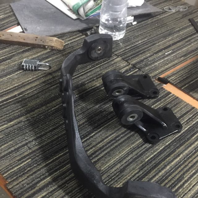 evo 9 rear diff mount, Car Accessories on Carousell