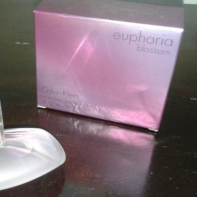 Perfume Calvin Klein Euphoria Blossom (Category: Fragrance & Deodorants) located in Quezon City. Submitted by fran_fair (Listing ID 85826959, Image 2). Description: .