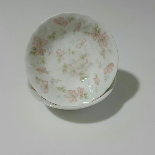 Nice Dinner Ware (Category: Everything Else) located in Singapore. Submitted by rosieliving14 (Listing ID 86050113, Image 1). Description: Got total 3nos, very nice floral, two pink as shown and 1 purple, 3 nos @$10, each @$4.