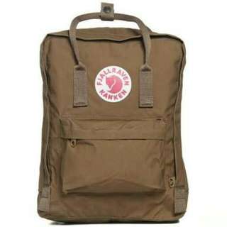 Kanken bag in Sand
Looking to swap for a black one
