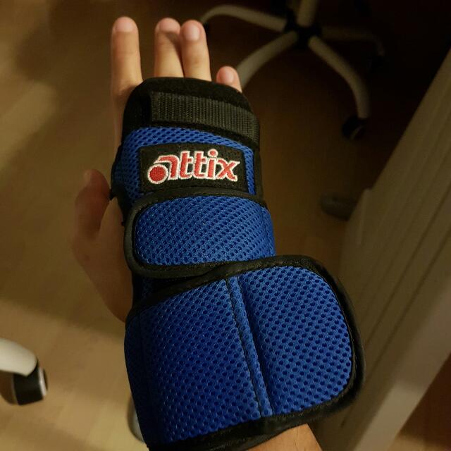 Attix Mongoose Bowling Wrist Support, Sports Equipment, Sports & Games
