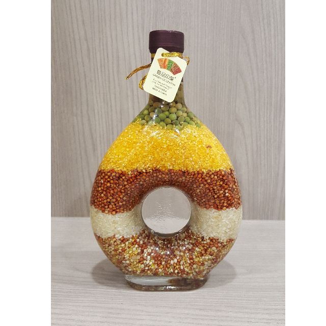 https://media.karousell.com/media/photos/products/2017/01/21/sales_decorative_clear_glass_bottle_with_oil_infused_multicolour_beansgrains_20_discount_1484983588_37479457.jpg