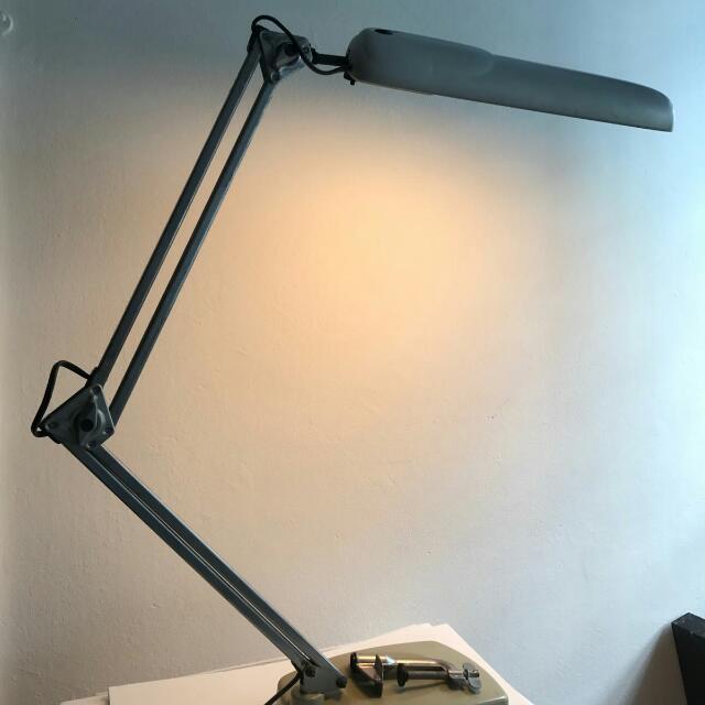 study lamp yellow light