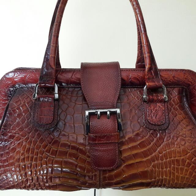 Tas Kulit Buaya Asli Papua Fesyen Wanita Tas Dompet Di Carousell