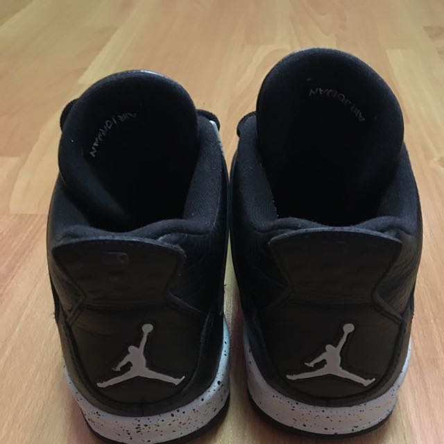 Air Jordan 4 Retro 'Oreo' Remastered LE Queensway Mall pair, Men's
