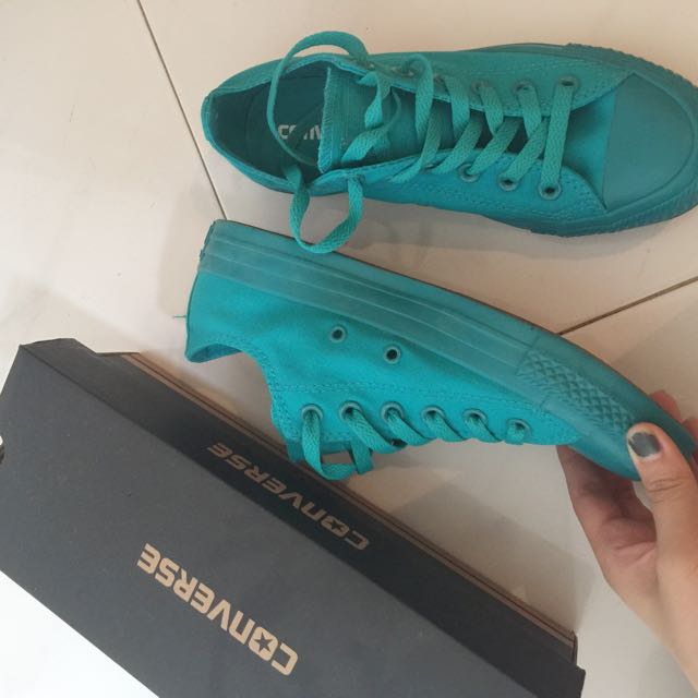 Converse (Category: Sneakers) located in Singapore. Submitted by ohchicflick (Listing ID 86383374, Image 2). Description: .