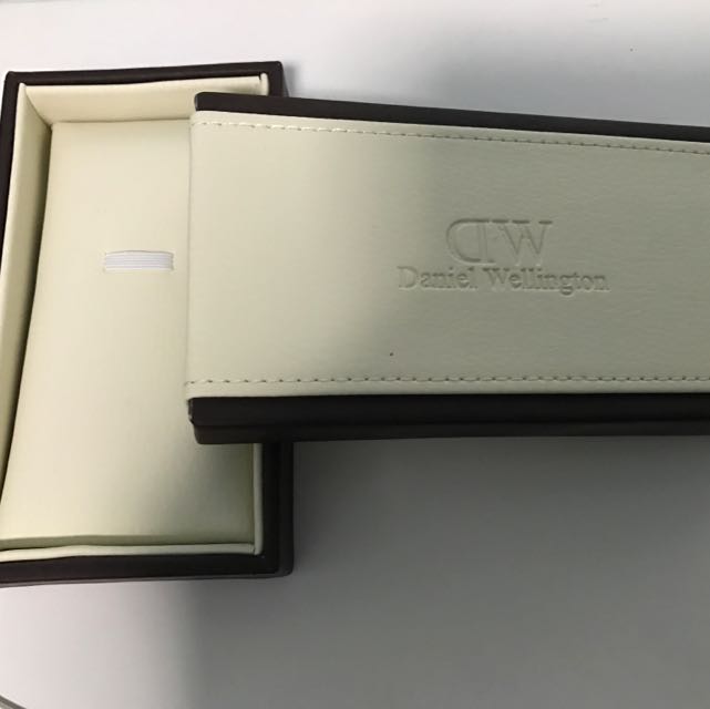 Daniel Wellington box, Luxury, Watches on Carousell