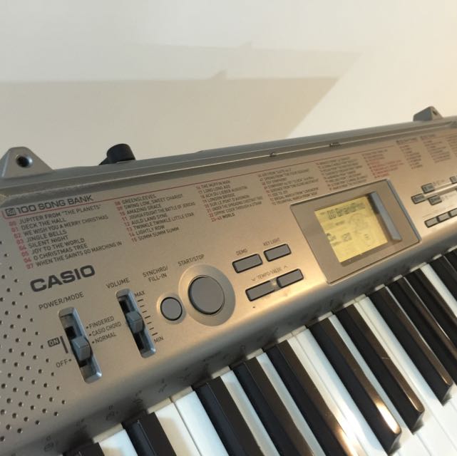 Electronic Keyboard Casio LK120, Hobbies & Toys, Music & Media