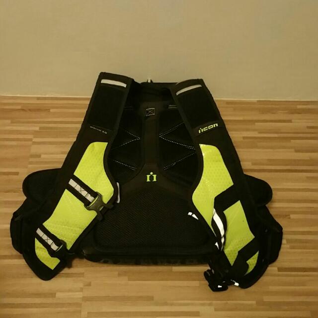 Icon Backpack (Category: Backpacks) located in Singapore. Submitted by saltyduddde (Listing ID 86292872, Image 2). Description: Hi vis motorcycling backpack.