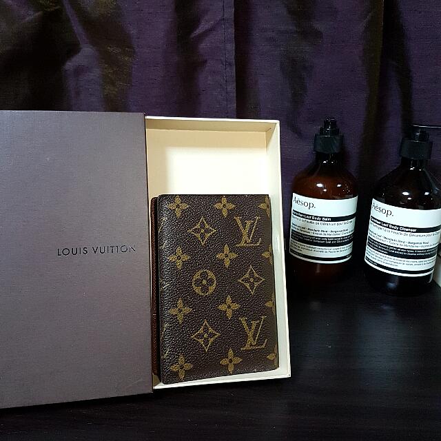 lv路易士威登 护照夹 含盒子