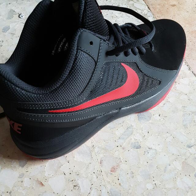 Women's nike overplay viii 2025