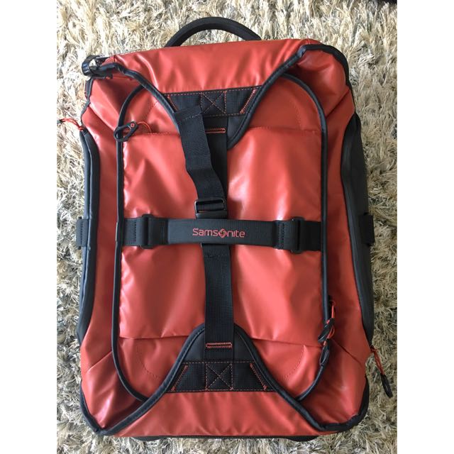 Samsonite Paradiver Duffle on Wheels Backpack on Wheels Crimson