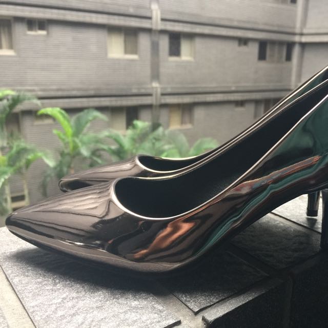 银铜色高跟鞋.全新