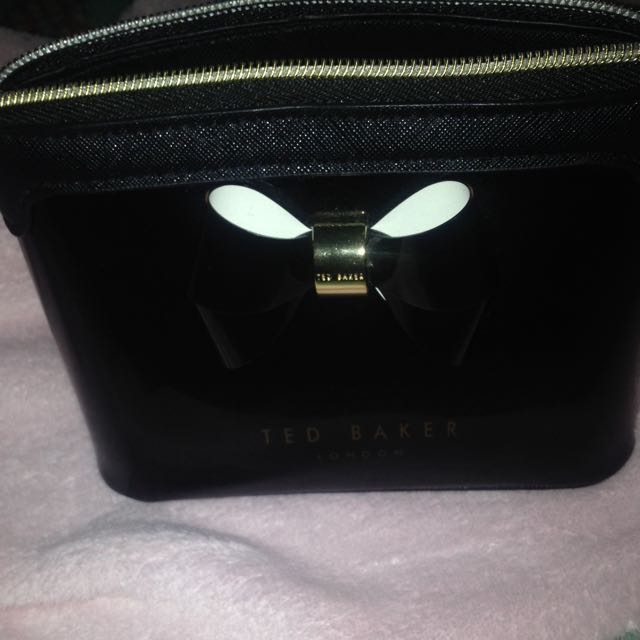 Authentic Ted Baker Pouch (Category: Luxury Bags & Wallets) located in Bulacan. Submitted by kokak (Listing ID 86491143, Image 1). Description: .