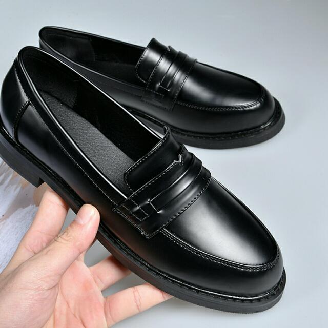 Black leather lady court shoe japanese 