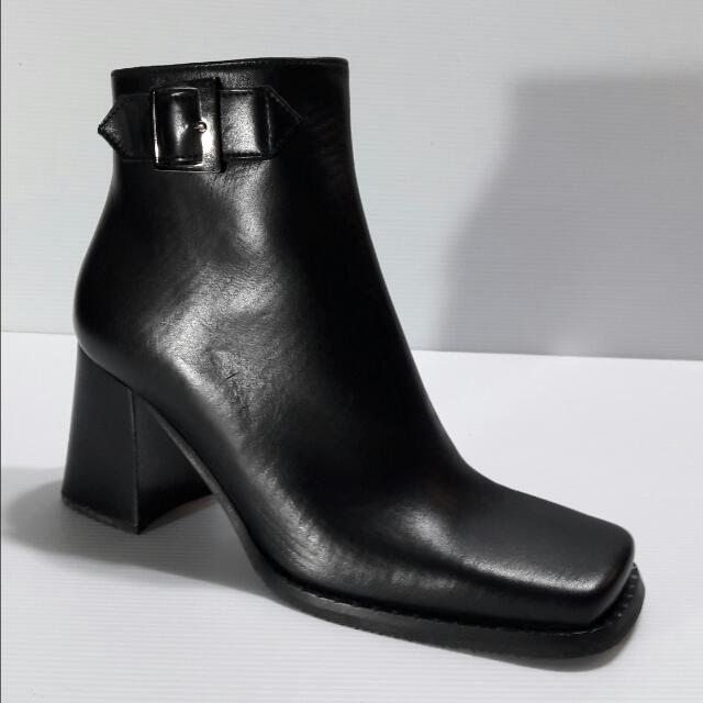 Italian Angela Falconi Boots, Women's Fashion, Footwear, Boots on Carousell