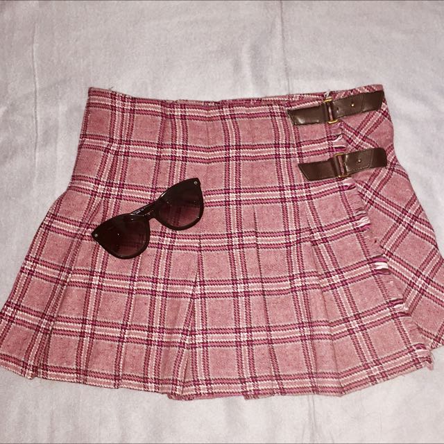 Original Zara Military Skirt (Category: Skirts) located in Pasig City. Submitted by katreenn (Listing ID 86572394, Image 1). Description: .