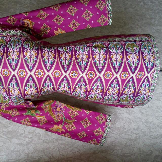 Batik Top (Category: Tops) located in Shah Alam. Submitted by thetalkingmaggots (Listing ID 86701693, Image 2). Description: Free size fit until L Batik design with hidden zip at the back. Pls ask for measurement while chat session.