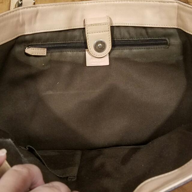 Gucci Tote bag model 2005 (Category: Luxury Bags & Wallets) located in Makati City. Submitted by luxedeclutter (Listing ID 86642931, Image 3). Description: Gucci Monogram with light pink leather needs a little cleaning comes with dust bag and cards.