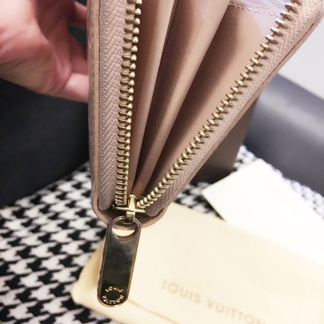 lv 漆亮皮长夹(蜜粉色)