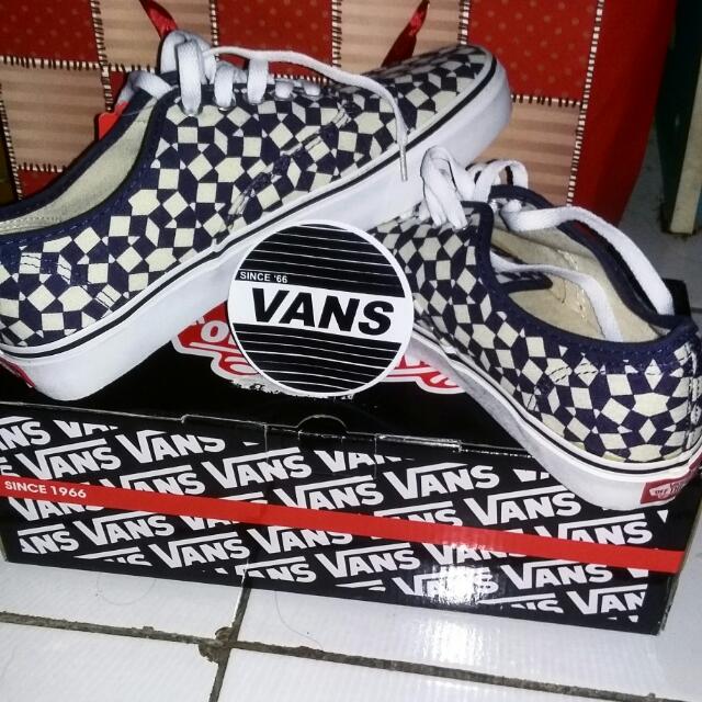 vans authentic motif vans authentic motif