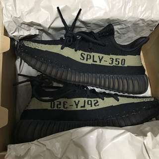 YEEZY 350 V2 US 7.5 OLIVE BLACK