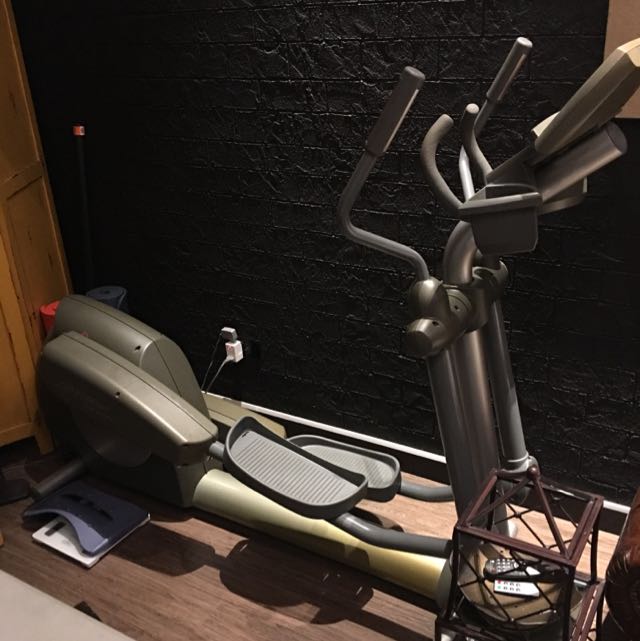 Life Fitness CSX Club Series Elliptical CrossTrainer, Sports Equipment