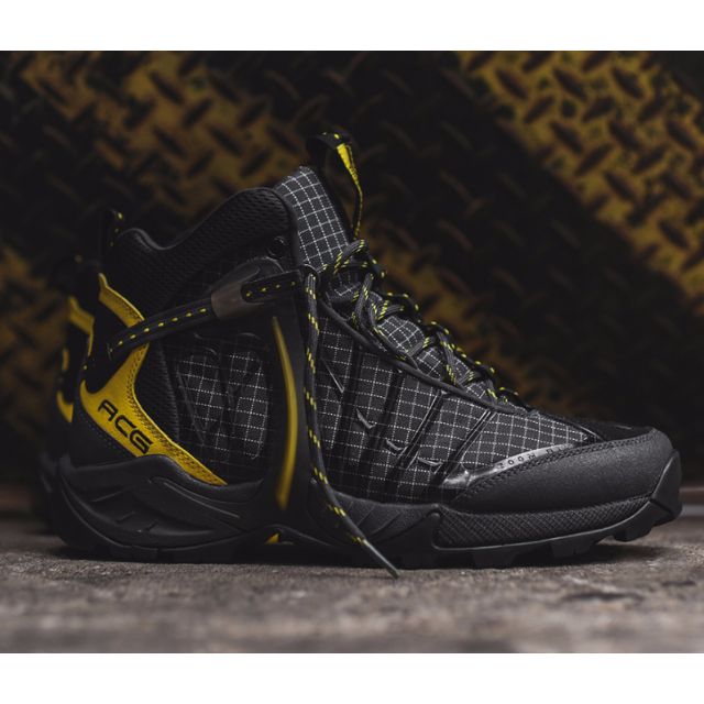 Nike acg air zoom tallac sale